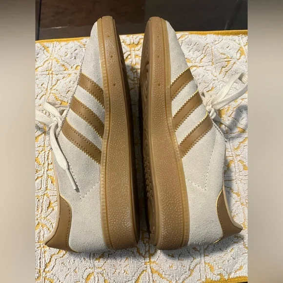 Adidas Originals Men’s 6 Munchen
Cream Faux Leather White Mesa Sneakers
AGY7399 - Picture 7 of 9